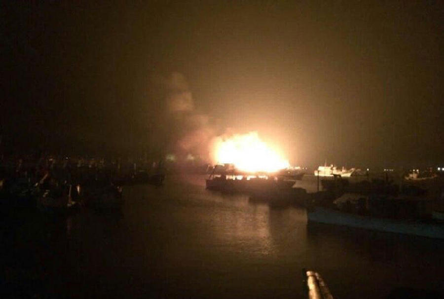 汕头西畔港口突然起火 一排渔船全部被蔓延(图)