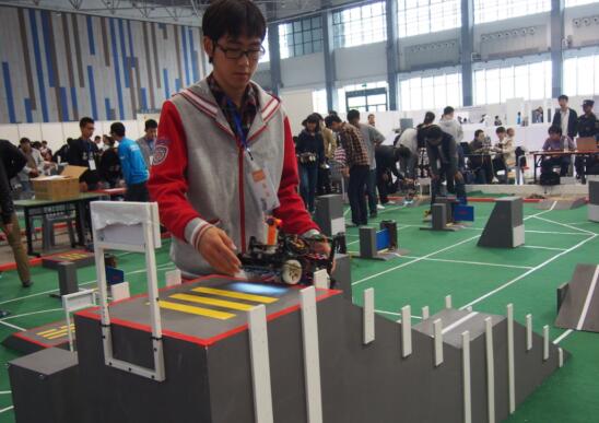 2015(贵阳)中国机器人大赛暨RoboCup公开赛在贵阳启幕