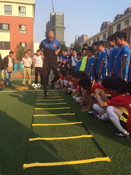 国足名宿刘国江出席2015年合肥市校园足球培训讲座
