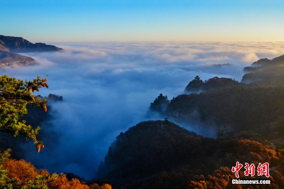 平凉崆峒山秋色云海
