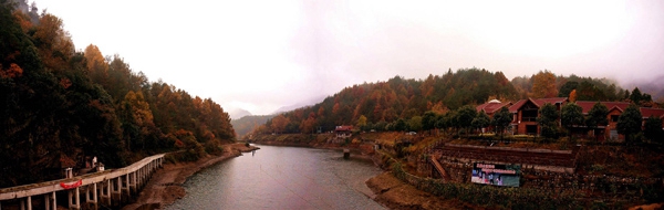 天峡赏红叶 发现大别山别样之美