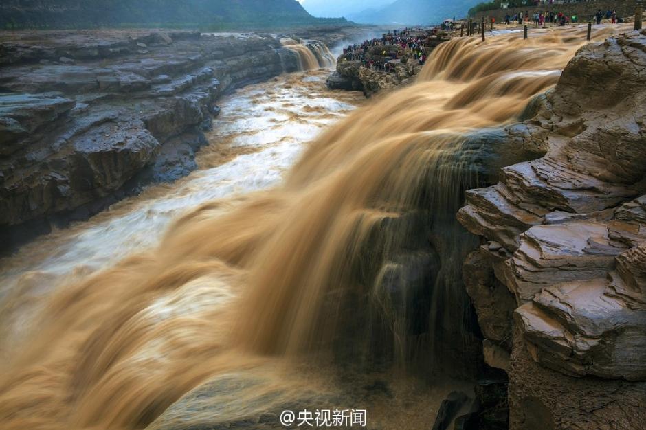 黄河壶口瀑布现冬汛 河面最宽达500米
