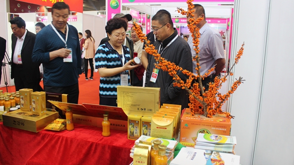 青河县沙棘特产交易交会上受青睐