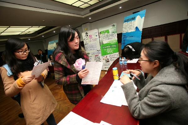 南开举办外语类专场双选会 为人才企业搭建快捷通道