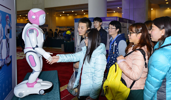 中国智能制造国际高峰论坛暨中国智能产业创新创业大会在济南举行