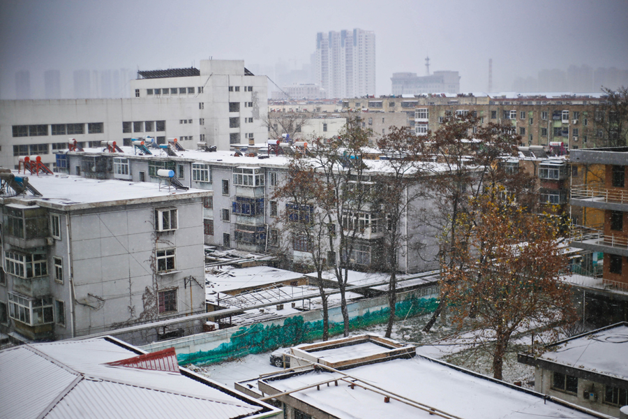 港城迎2015首场大雪 全城银装素裹分外好看