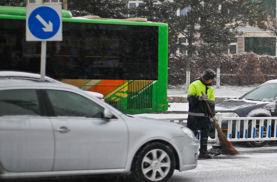 港城迎2015首场大雪 全城银装素裹分外好看