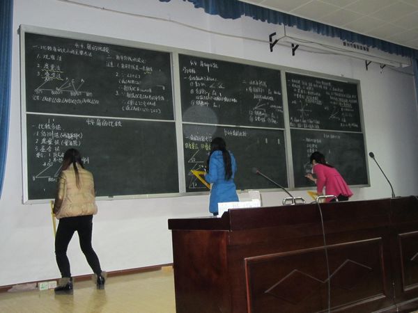 郑州47中学重视教师师德教育 将师德纳入考评机制