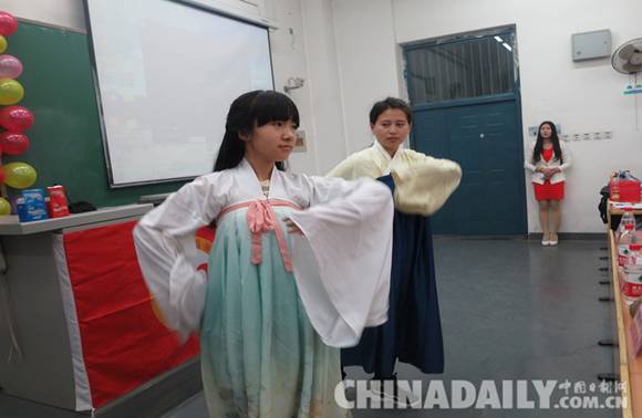 河北省博物院与河北师大社团举办新生成人礼仪式感受古礼风韵