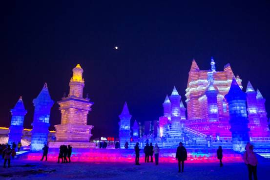 敲响世纪钟声来哈尔滨冰雪大世界迎新年