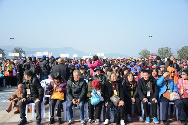 浙江万人新年祈福团冬游黄山 为史上单次最大旅游团