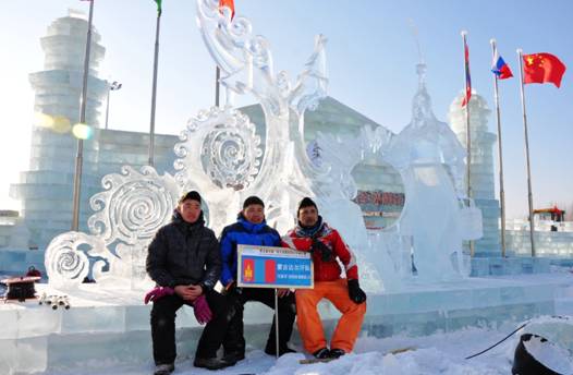 第五届中国国际组合冰雕比赛闭幕 蒙古选手作品《母亲》折桂