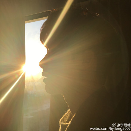 李易峰晒侧脸照“勾引”粉丝 范冰冰郑爽杨幂唐嫣明星侧脸照大PK