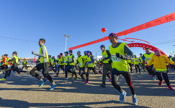 伊犁州首届马拉松邀请赛在霍城县举行