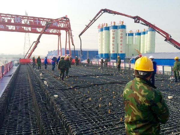 济青高铁全线第一榀箱梁浇筑完成 2018年底可实现通车