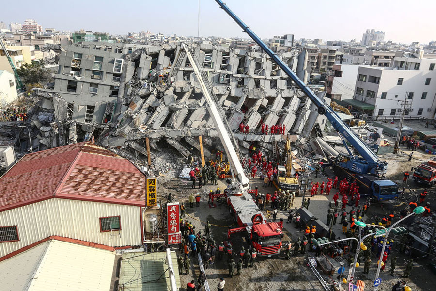 台湾地震已造成23人死亡 维冠大楼救援紧张进行（组图）