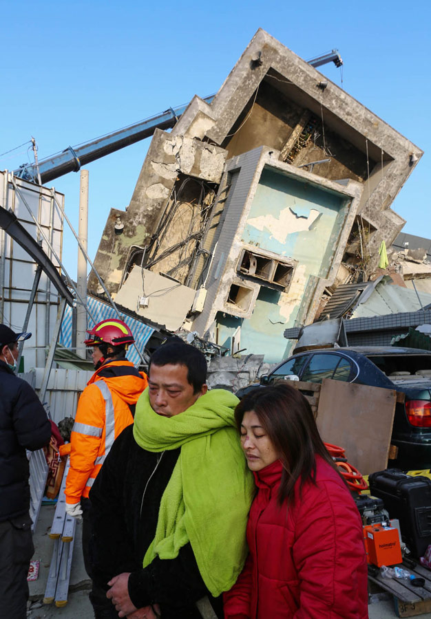 台湾地震已造成23人死亡 维冠大楼救援紧张进行（组图）
