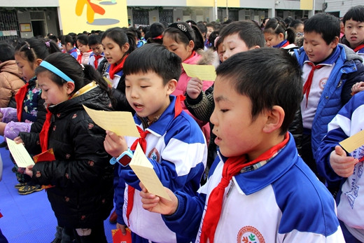 郑州市二七区幸福路小学 开学发放大惊喜