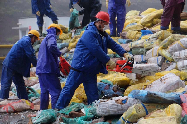变废为“宝”：海口集中销毁1615吨走私冻品变其为生物质燃料