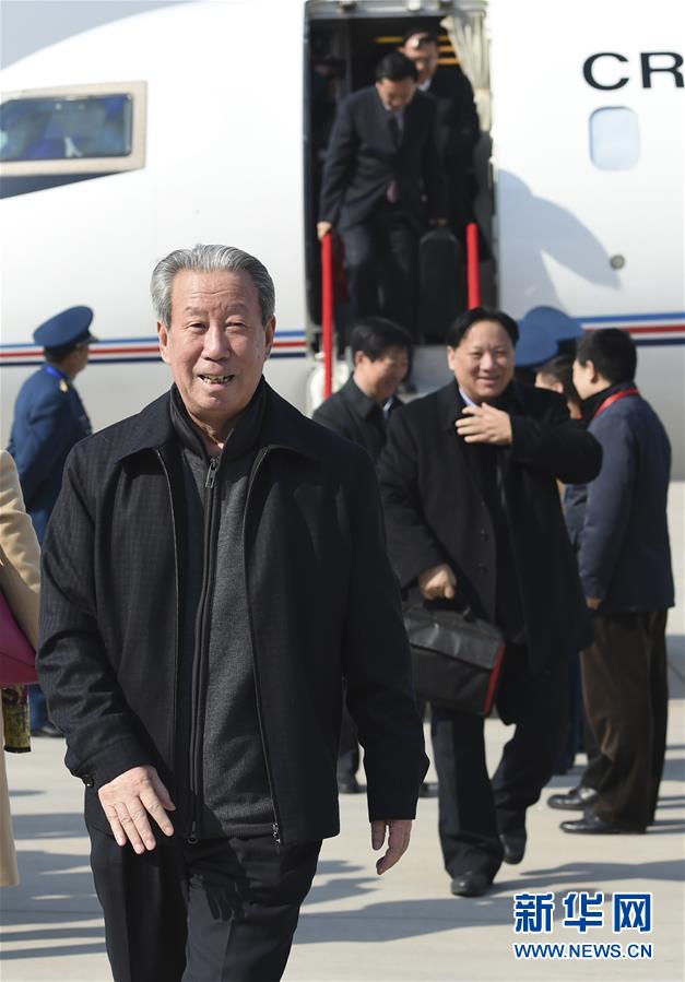 图片直击：代表委员陆续抵京