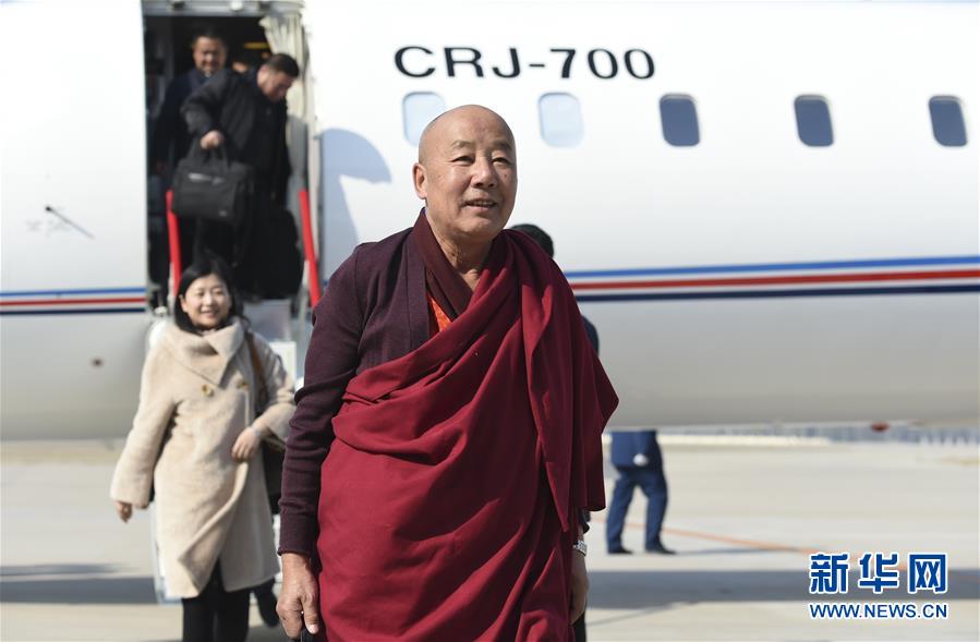 图片直击：代表委员陆续抵京