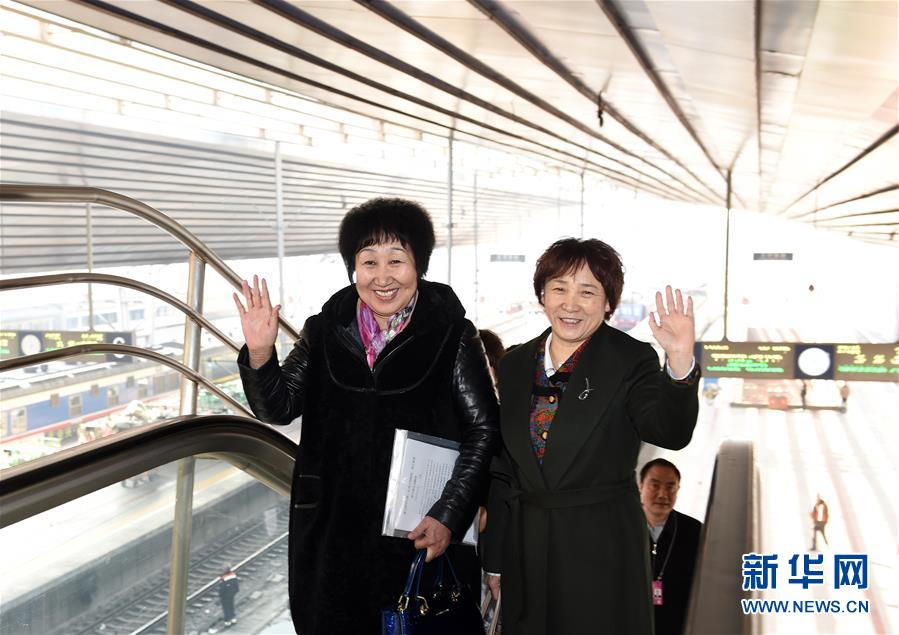图片直击：代表委员陆续抵京