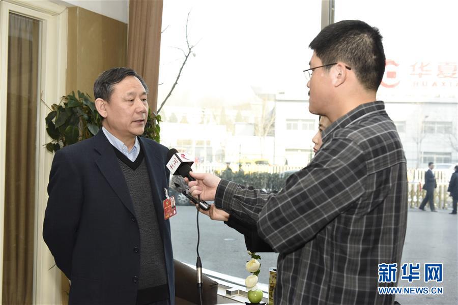 图片直击：代表委员陆续抵京