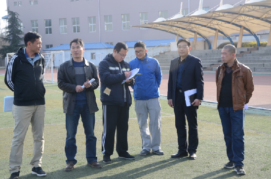 郑州市校园足球特色学校复核评估组来郑州47中进行考核
