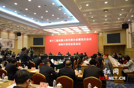 湖南代表团举行第一次全体会议 徐守盛主持并讲话