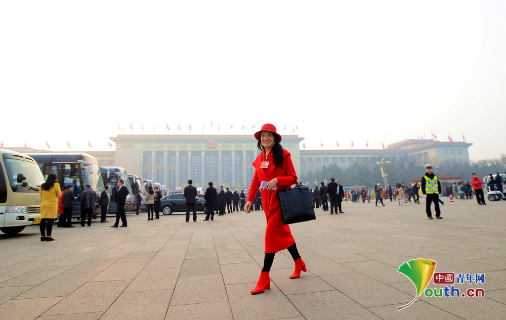 现场直击广场上的抢镜服饰