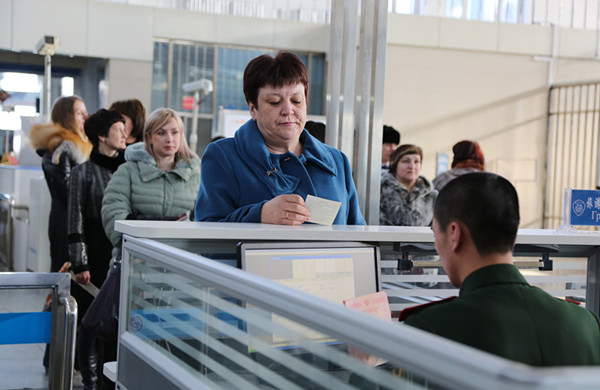 黑河边检站为中俄“三八”妇女互访团提供优质通关服务