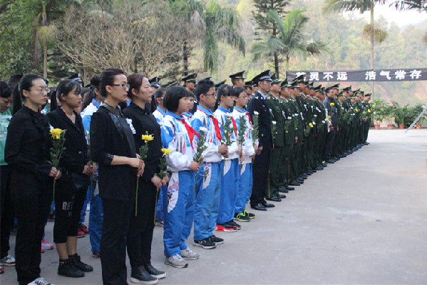 杨军刚烈士追悼会在云南普洱举行 千人含泪送别