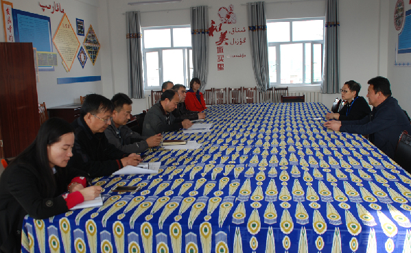 霍城县领导看望第三批“访惠聚”住村队员 指导工作重点