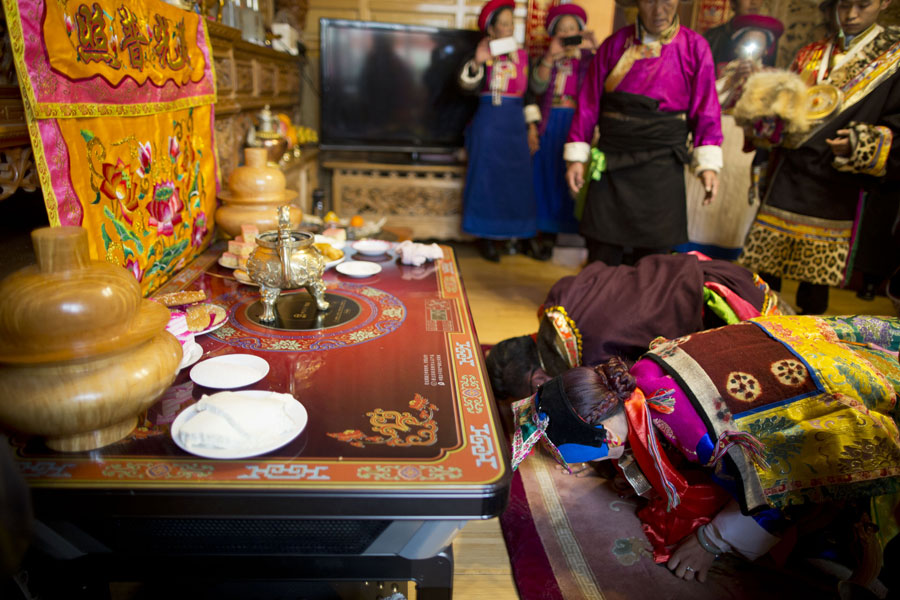 记香格里拉春日里的一场“藏族情怀”婚礼