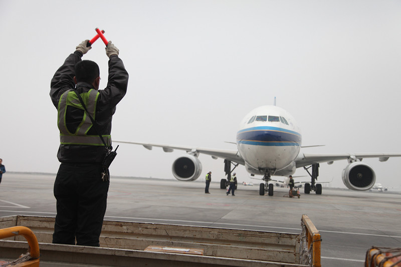 南航新疆分公司圆满完成“两会”运输服务保障