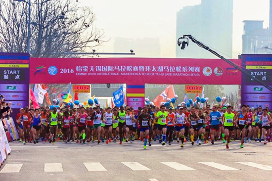 江苏规模最大马拉松赛闭幕 3万人享受画中奔跑