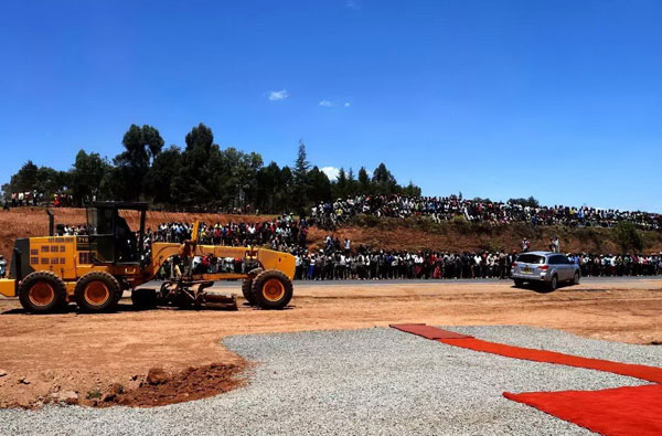 中铁十局承建肯尼亚公路项目正式开工 肯尼亚总统出席开工仪式