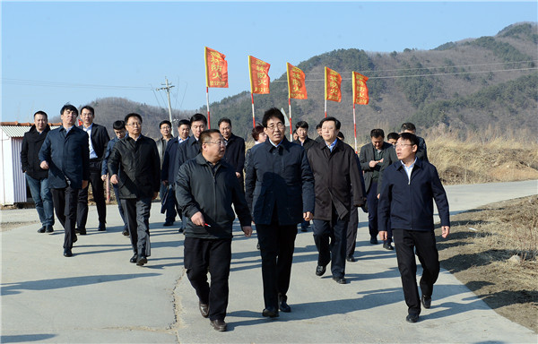 巴音朝鲁到延边州和龙市南坪镇高岭村调研