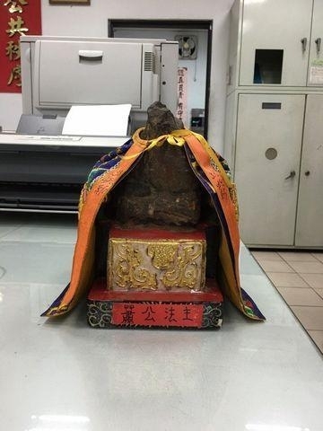 窃贼分赃不均起内讧举报同伙 女子派出所里偷警察手机 细数那些“另类”小偷