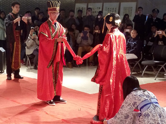 “汉式婚礼”展示在天津大学举办