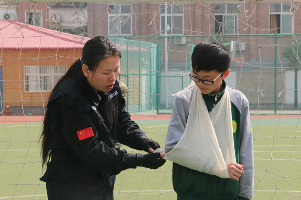 体验式安全素质教育培训走进郑州市第十四中学