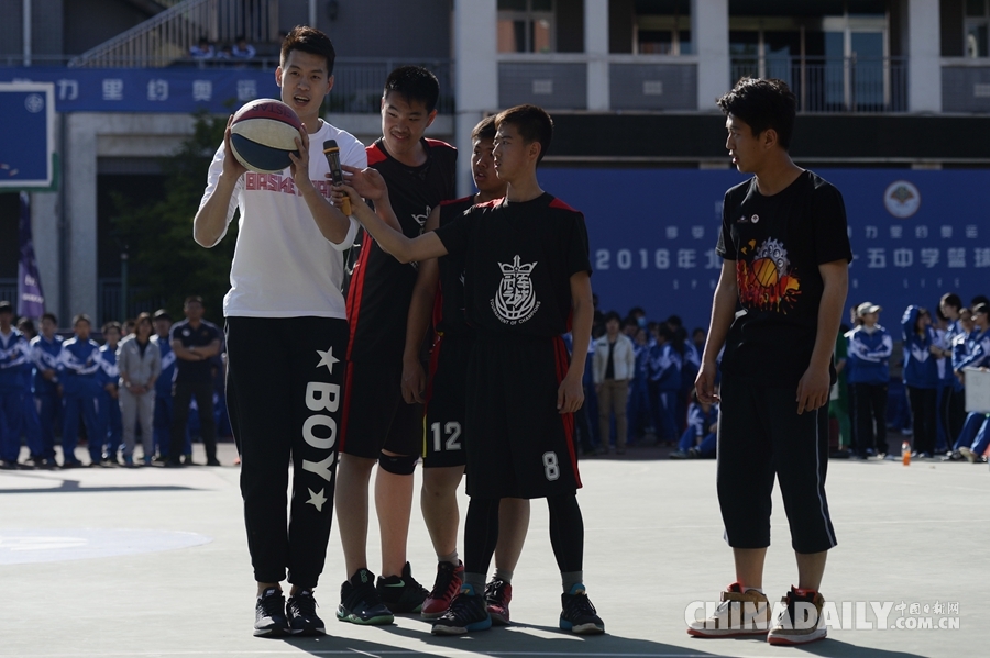 北京：北控队长助力校园篮球热