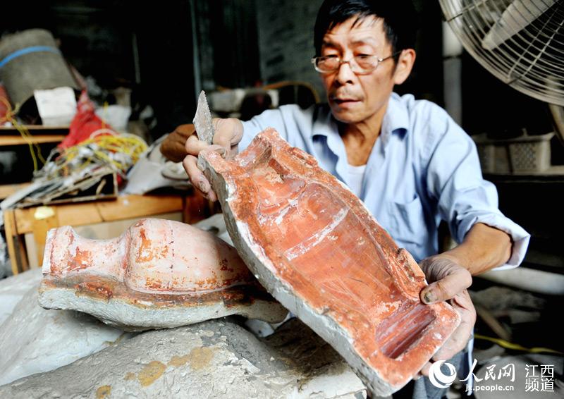 图片故事：非遗传承人李波生和他的脱胎漆器