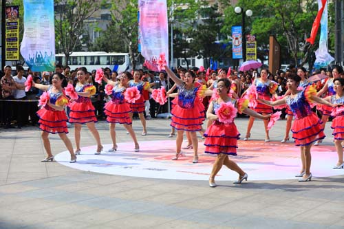 “奥妙杯”广场舞大赛在山东威海火热开赛