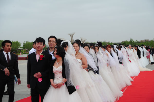 天津市武清区举办大型青年公益集体婚礼活动