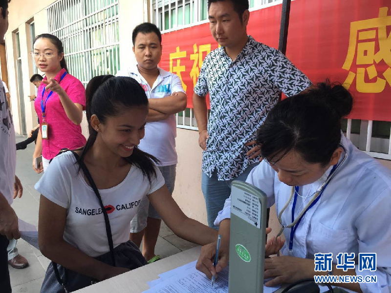 海南志愿者用献血留下“青春印记”