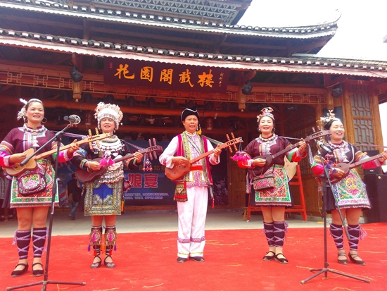 苗族“四月八姑娘节”在绥宁举行