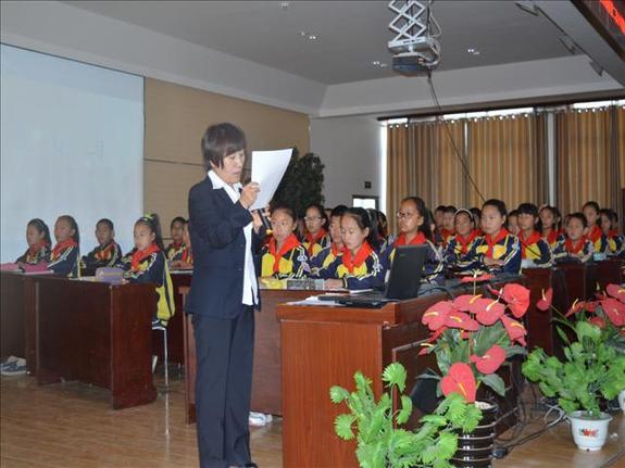 “国培计划”送教下乡暨2016年奇台县第二次 小学数学集中培训在六小举行
