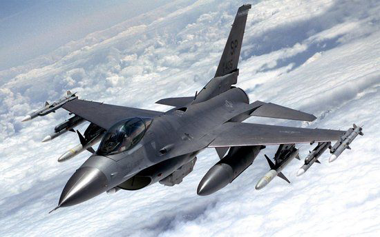 美两F-16C战机相撞坠毁 一周折损4架