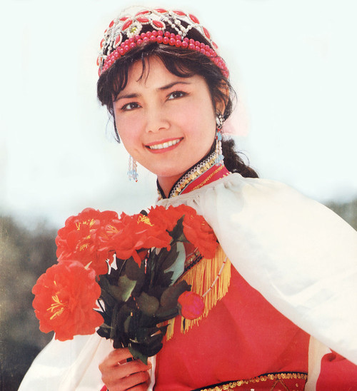 红牡丹姜黎黎 62岁依旧优雅漂亮